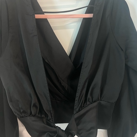 Elegant  V Neck Black Satin Wrap Top Size Medium - Picture 6 of 10